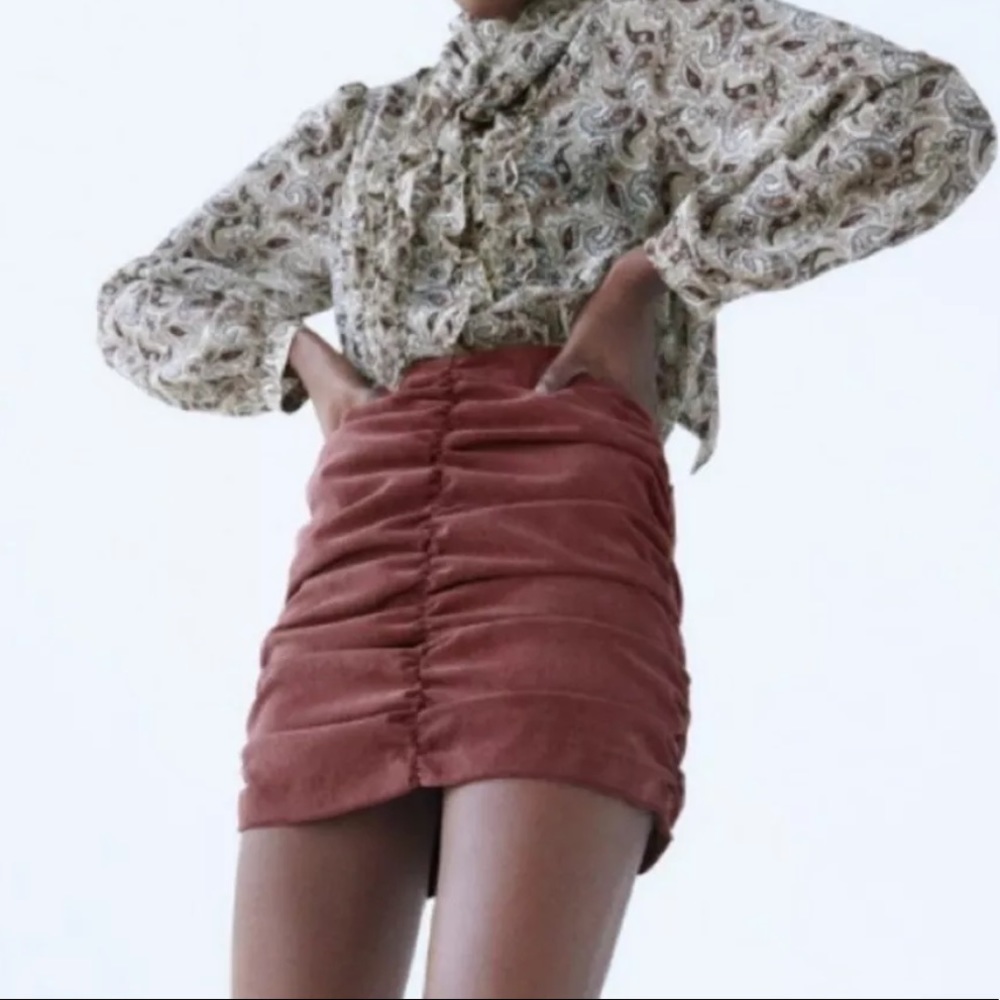 Zara Ruched Corduroy Mini Skirt in Maroon Size Large